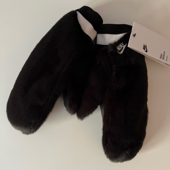 Nike Warm Soft Faux Fur Mitten, New, XS/S, Black - Picture 3 of 8